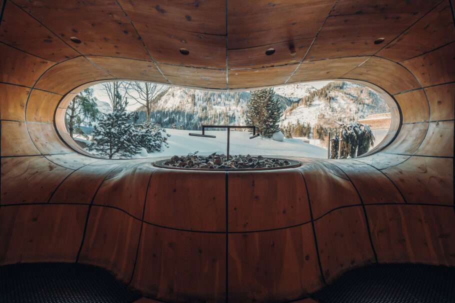 3D Biopanoramasauna im Jungbrunn mit Blick in die verschneite Landschaft