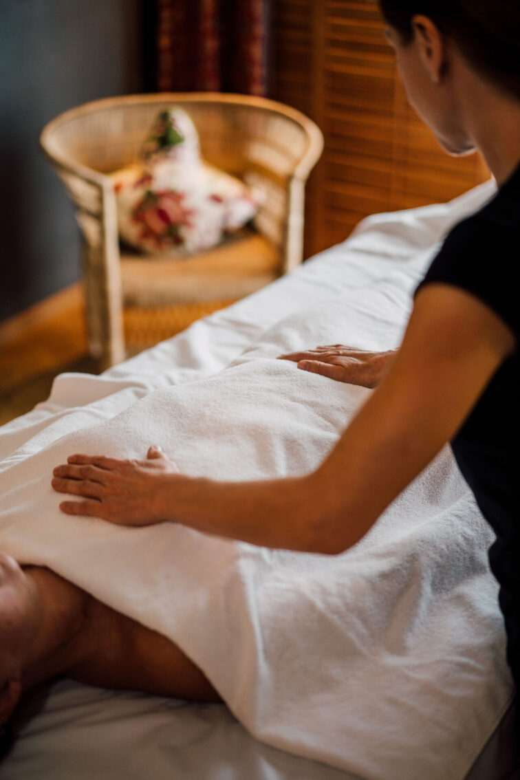 Abhyanga Anwendung im Jungbrunn