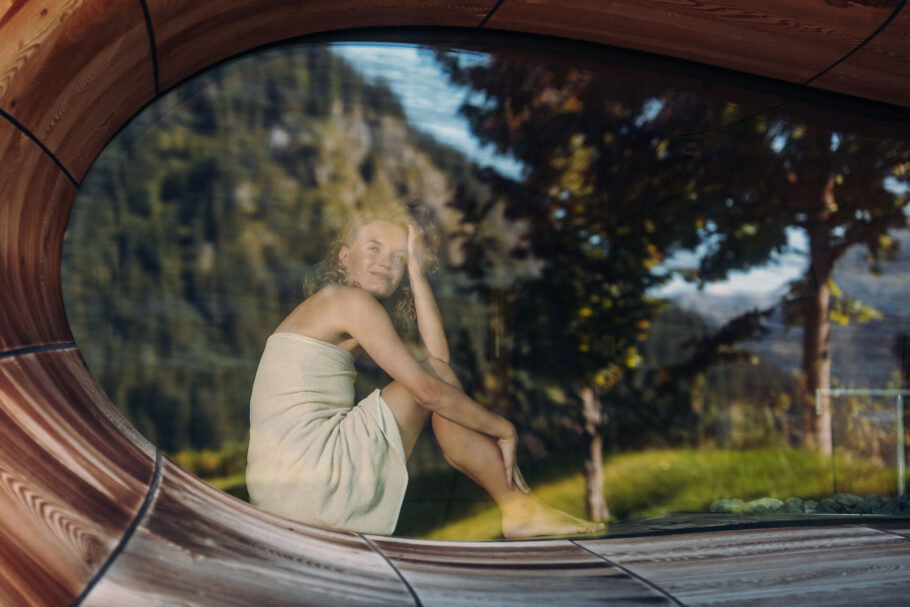 Frau in der 3D Bio Panoramasauna im Jungbrunn