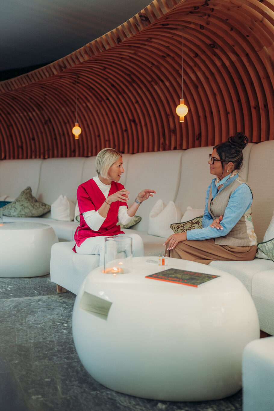 Beratungsgespräch mit der Ärztin für die Infusionstherapie im Jungbrunn