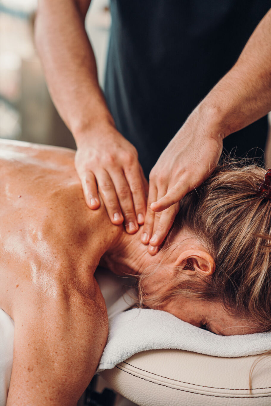 Klassische Nackenmassage im Jungbrunn