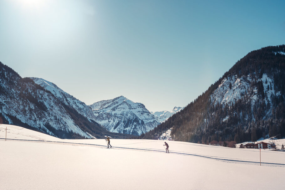 Langlaufen im Tannheimer Tal mit Bergblick
