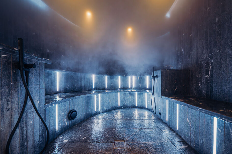 Naturstein Dampfbad im Jungbrunn