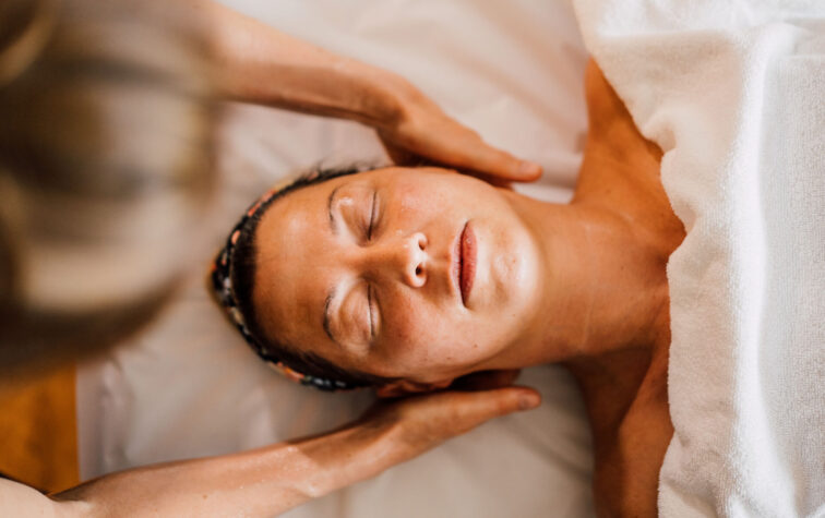 Shiroabhyanga Anwendung im Jungbrunn