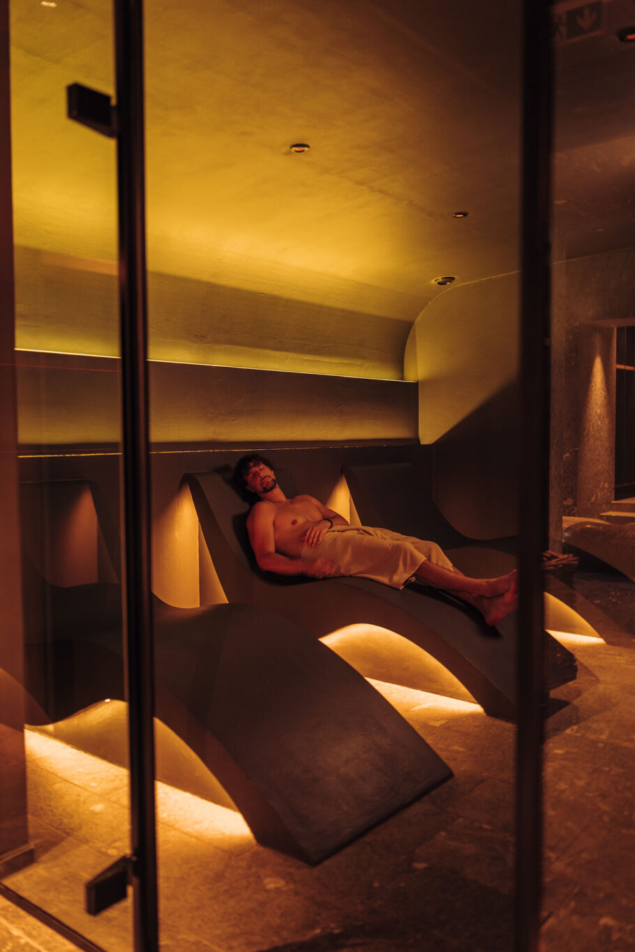 Tepidarium im Jungbrunn mit indirekten Lichtquellen