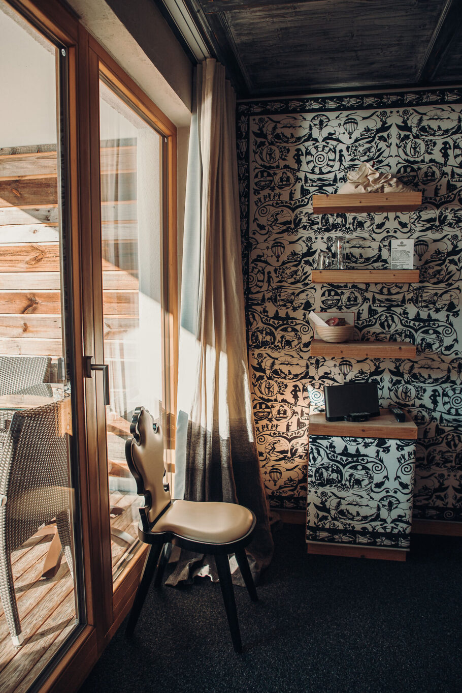 Jungbrunn Doppelzimmer Alpenglueck Tapetendetail