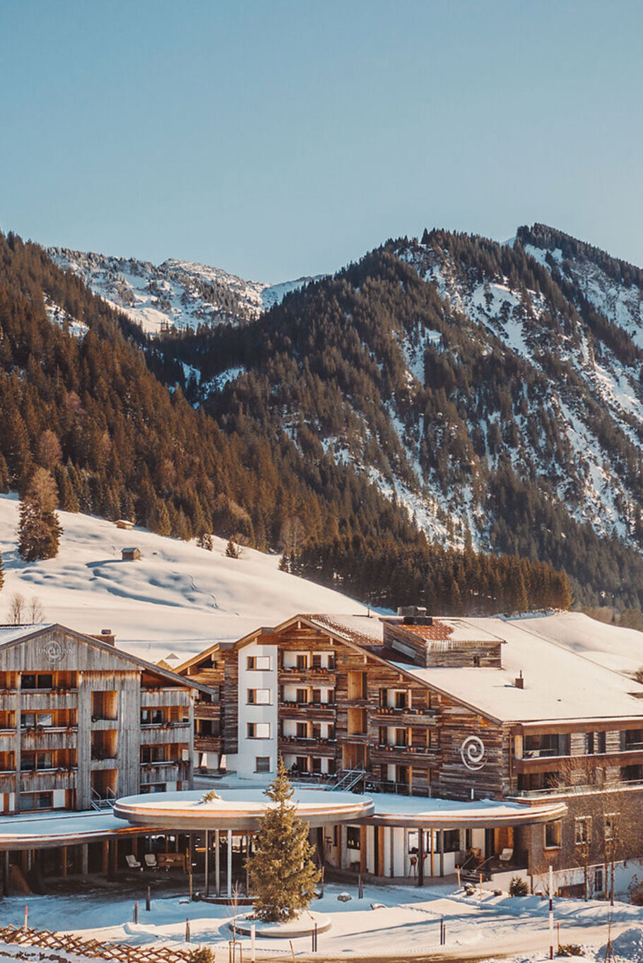 Aussenansicht Hotel Jungbrunn im Winter