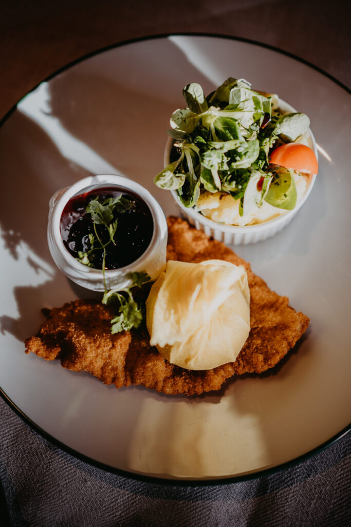 Hotel Jungbrunn Kulinarik Schnitzel