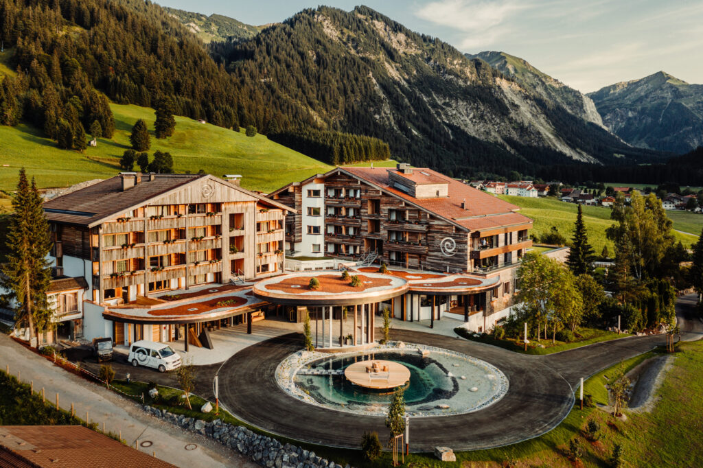 Außenaufnahme, Hotel Jungbrunn, Sommer, Drohne, Totale