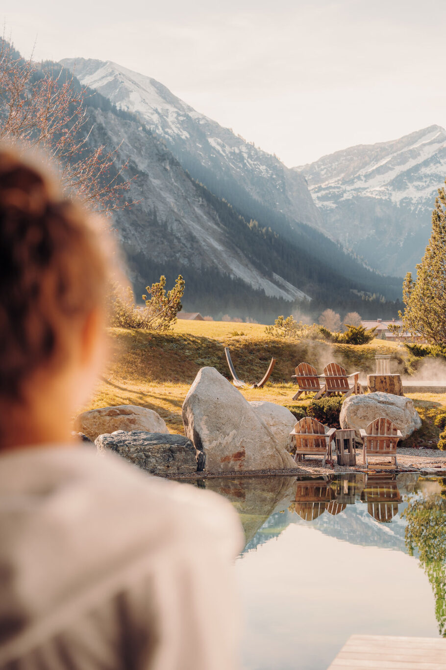 Hotel Jungbrunn Spa Herbst Ausblick Berge Quellteich